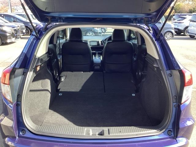 ヴェゼル ハイブリッドＺ　Ｒカメ　スマキー　革　ワンオーナー　ＬＥＤランプ　禁煙　ＥＴＣ付　シ－トヒ－タ－　サイドカーテンエアバック　運転席助手席エアバッグ　ＶＳＡ　パワーステアリング　フルオートエアコン（22枚目）