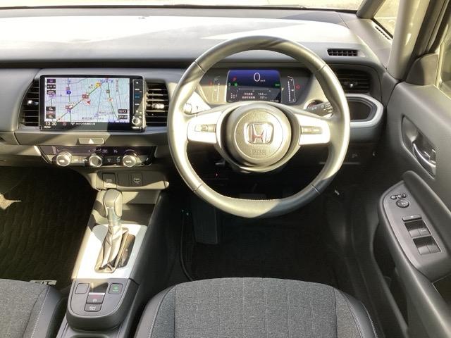 フィット ｅ：ＨＥＶホーム　前後誤発進抑制機能　クリソナ　助手席エアバッグ　運転席エアバッグ　１オナ　アイドリングストップ　禁煙　ＬＥＤライト　バックカメラ　ＡＢＳ　サイドエアバッグ　オートクルーズコントロール（17枚目）