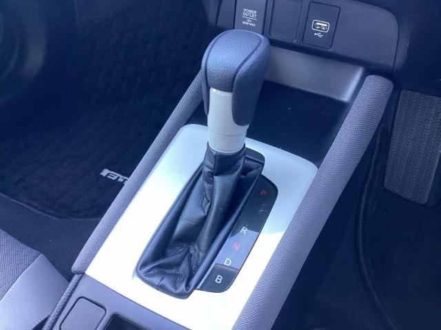 フィット ｅ：ＨＥＶクロスター　ナビＴＶ　ＵＳＢ接続　サイドエアバック　キーレス　フルセグＴＶ　リアカメラ　ＬＥＤライト　クリアランスソナー　ＤＶＤ再生　４ＷＤ　スマートキー　ＥＴＣ　横滑り防止装置　エアバッグ（11枚目）