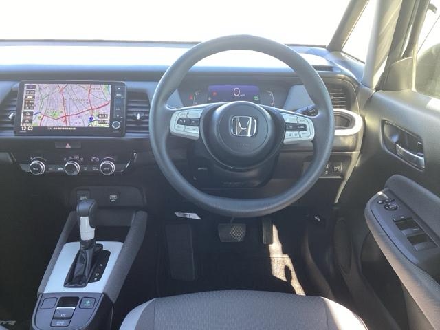 フィット ｅ：ＨＥＶクロスター　ナビＴＶ　ＵＳＢ接続　サイドエアバック　キーレス　フルセグＴＶ　リアカメラ　ＬＥＤライト　クリアランスソナー　ＤＶＤ再生　４ＷＤ　スマートキー　ＥＴＣ　横滑り防止装置　エアバッグ（15枚目）