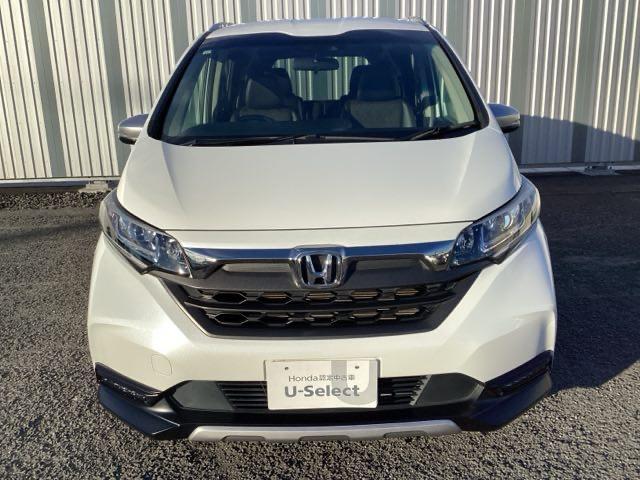 フリードハイブリッド ハイブリッド・クロスターホンダセンシング　衝突軽減システム　バックモニタ　地デジチューナー　ＵＳＢポート　盗難防止装置　キーフリー　ＬＥＤヘッドライト　横滑り防止　ウォークスルー　ＤＶＤ再生可　ＥＴＣ（2枚目）