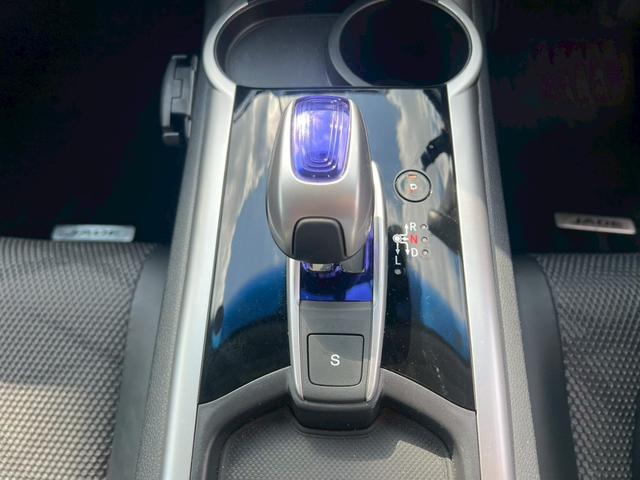 ジェイド ハイブリッドＸ　禁煙／ホンダセンシング／純正インターナビ／ＢＬＵＥＴＯＯＴＨオーディオ／デジタルインナーミラー／アダプティブクルーズコントロール／ＬＥＤヘッドライト／車線逸脱警告／純正アルミ（26枚目）