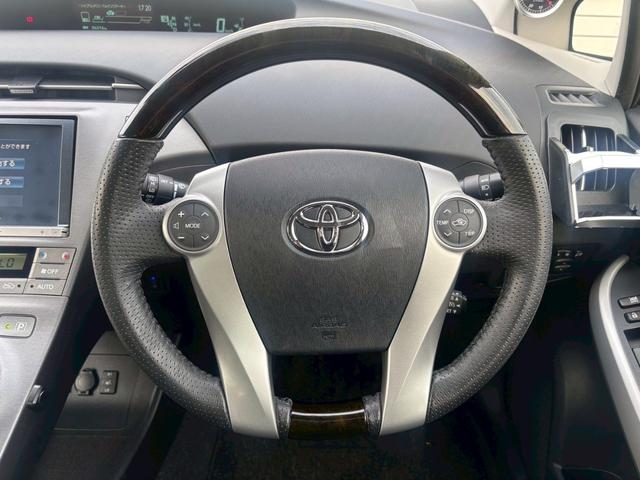 プリウス Ｓ　禁煙／８インチナビ／ＣＤ／ＤＶＤ／ＢＬＵＥＴＯＯＴＨ／バックカメラ／ＥＴＣ／ＴＯＭＳマフラー／クルコン／キーフリー／ＬＥＤ／フォグ／スペアキー／ウッドコンビステア／キーフリー／（15枚目）