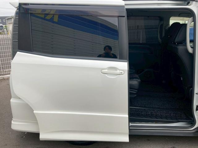 ヴォクシー ZS 禁煙/トヨタセーフティセンス/モデリスタエアロ/両側電動スライドドア/10インチナビ/11.4インチ後席モニター/バックカメラ/ETC/2022年製タイヤ/HID/TEIN車高調/黒革調シートカバー(27枚目)