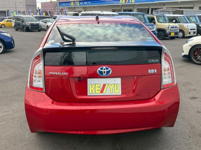 プリウス Ｓ　禁煙／メモリーナビＡＶＮ１３８Ｗ／１セグＴＶ／バックカメラ／ビルトインＥＴＣ／ＡＵＸ／プッシュスタート／ＨＩＤ／盗難防止／２０２３年製ダンロップタイヤ／リアスポイラー／（8枚目）