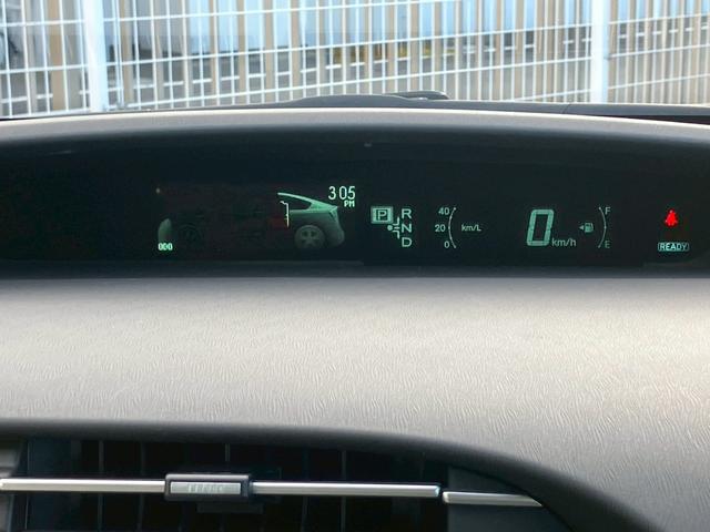 プリウス Ｓ　禁煙／メモリーナビＡＶＮ１３８Ｗ／１セグＴＶ／バックカメラ／ビルトインＥＴＣ／ＡＵＸ／プッシュスタート／ＨＩＤ／盗難防止／２０２３年製ダンロップタイヤ／リアスポイラー／（13枚目）