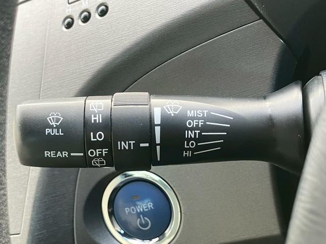 プリウス Ｓ　禁煙／メモリーナビＡＶＮ１３８Ｗ／１セグＴＶ／バックカメラ／ビルトインＥＴＣ／ＡＵＸ／プッシュスタート／ＨＩＤ／盗難防止／２０２３年製ダンロップタイヤ／リアスポイラー／（15枚目）