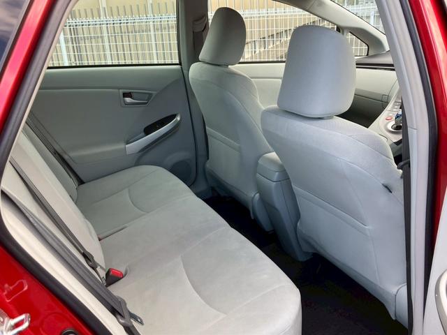 プリウス Ｓ　禁煙／メモリーナビＡＶＮ１３８Ｗ／１セグＴＶ／バックカメラ／ビルトインＥＴＣ／ＡＵＸ／プッシュスタート／ＨＩＤ／盗難防止／２０２３年製ダンロップタイヤ／リアスポイラー／（29枚目）