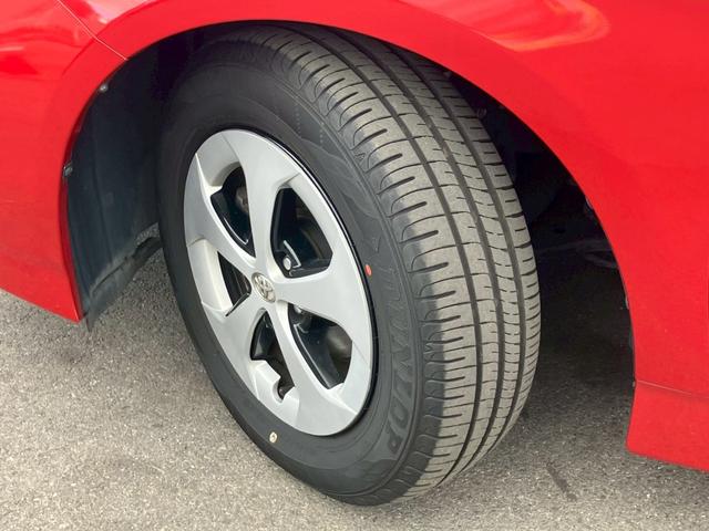 プリウス Ｓ　禁煙／メモリーナビＡＶＮ１３８Ｗ／１セグＴＶ／バックカメラ／ビルトインＥＴＣ／ＡＵＸ／プッシュスタート／ＨＩＤ／盗難防止／２０２３年製ダンロップタイヤ／リアスポイラー／（32枚目）