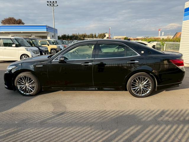 クラウンハイブリッド アスリートＧ　禁煙／トヨタセーフティセンス／９インチナビ／フルセグＴＶ／ＥＴＣ／バックカメラ／ＢＬＵＥＴＯＯＴＨ／純正ドラレコ／クルコン／電動黒革シート／ＬＥＤ／フォグ／盗難防止／スペアキー／記録簿／保証書（10枚目）