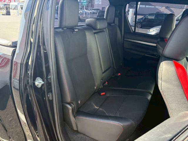 ハイラックス Ｚ　ＧＲスポーツ衝突軽減【走行１９，２５４ｋｍ◆６速ＡＴ】　【禁煙車１オーナー】【全方位カメラ◆Ｂｌｕｅｔｏｏｔｈオーディオ対応ＳＤナビ◆ミラー型ドラレコ２カメラ】トノカバー◆ＡＣＣ◆パーキングソナー◆ハーフレザー電動シート◆ＬＥＤ＆フォグ◆スペアキー◆保証書（18枚目）