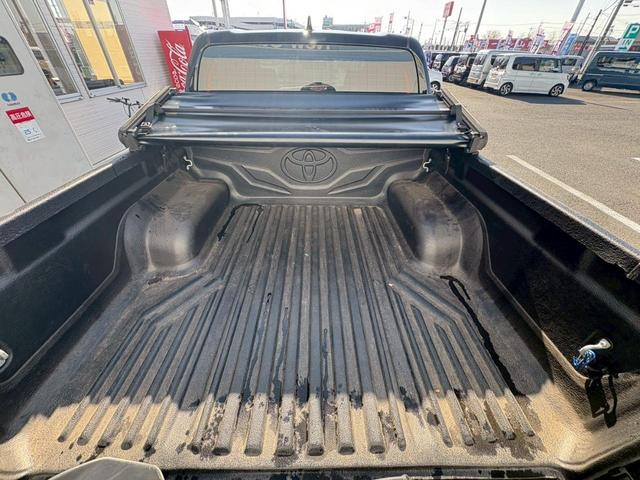 ハイラックス Ｚ　ＧＲスポーツ衝突軽減【走行１９，２５４ｋｍ◆６速ＡＴ】　【禁煙車１オーナー】【全方位カメラ◆Ｂｌｕｅｔｏｏｔｈオーディオ対応ＳＤナビ◆ミラー型ドラレコ２カメラ】トノカバー◆ＡＣＣ◆パーキングソナー◆ハーフレザー電動シート◆ＬＥＤ＆フォグ◆スペアキー◆保証書（25枚目）