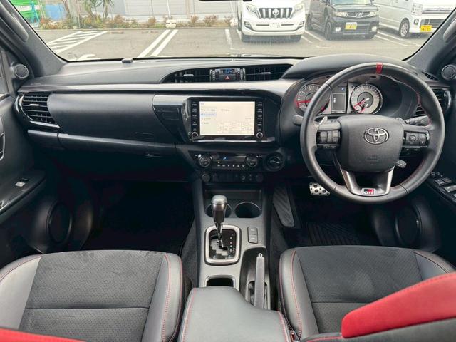 ハイラックス Ｚ　ＧＲスポーツ衝突軽減【走行１９，２５４ｋｍ◆６速ＡＴ】　【禁煙車１オーナー】【全方位カメラ◆Ｂｌｕｅｔｏｏｔｈオーディオ対応ＳＤナビ◆ミラー型ドラレコ２カメラ】トノカバー◆ＡＣＣ◆パーキングソナー◆ハーフレザー電動シート◆ＬＥＤ＆フォグ◆スペアキー◆保証書（26枚目）