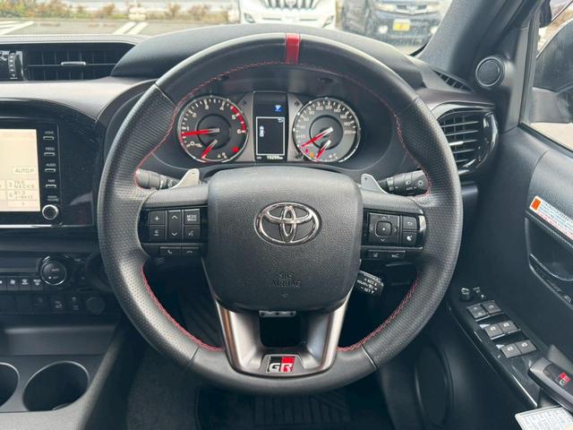 ハイラックス Ｚ　ＧＲスポーツ衝突軽減【走行１９，２５４ｋｍ◆６速ＡＴ】　【禁煙車１オーナー】【全方位カメラ◆Ｂｌｕｅｔｏｏｔｈオーディオ対応ＳＤナビ◆ミラー型ドラレコ２カメラ】トノカバー◆ＡＣＣ◆パーキングソナー◆ハーフレザー電動シート◆ＬＥＤ＆フォグ◆スペアキー◆保証書（27枚目）