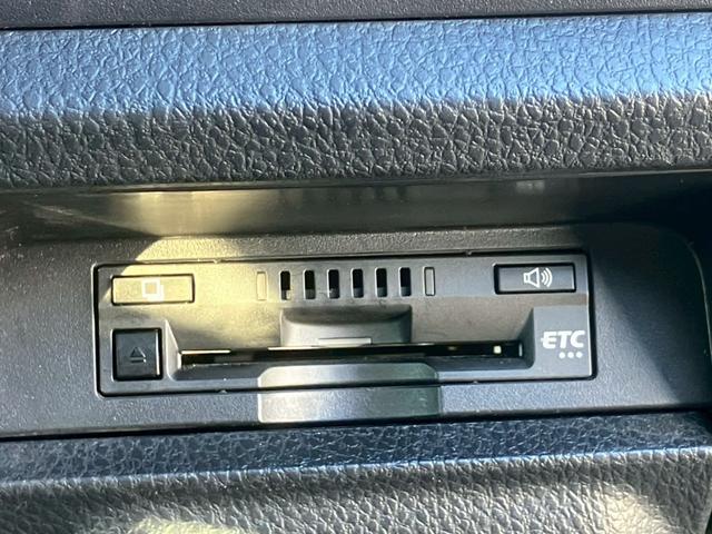 ヴォクシー ZS 煌II 禁煙/トヨタセーフテョセンス/両側電動スライドドア/10型ナビ/12.1インチ後席モニター/RAYS18インチアルミ/2022年製タイヤ/エアロ/バックカメラ/ETC/フルセグTV/LED/フォグ(22枚目)