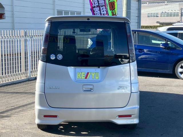 ���Ђ̓W���Ԃ͑S�ԗ��Ɏԗ���Ԑ��������f�����Ă���܂��B�C�����̗L���͖ܘ_�A�h�A���̊O�̌������̗L���܂ł��\�������������ł͖������ʂɂĂ��n�����Ă���܂���