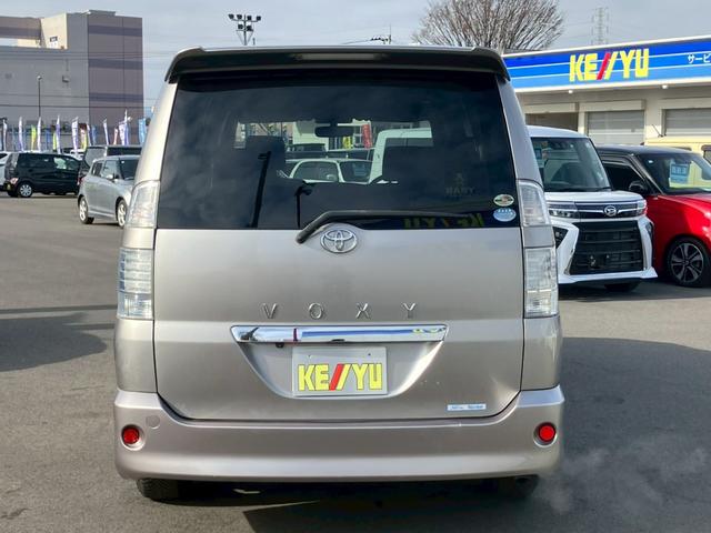 ���Ђ̓W���Ԃ͑S�ԗ��Ɏԗ���Ԑ��������f�����Ă���܂��B�C�����̗L���͖ܘ_�A�h�A���̊O�̌������̗L���܂ł��\�������������ł͖������ʂɂĂ��n�����Ă���܂���