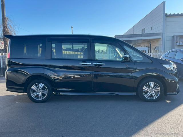 ステップワゴン 　禁煙／ホンダセンシング／両側電動スライドドア／９インチナビ／１１．６インチ後席モニター／全方位カメラ／ＥＴＣ２．０／シートヒーター／ハーフレザーシート／ＬＥＤ／フォグ／スペアキー／わくわくゲート／（7枚目）