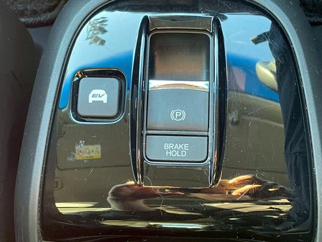 ステップワゴン 　禁煙／ホンダセンシング／両側電動スライドドア／９インチナビ／１１．６インチ後席モニター／全方位カメラ／ＥＴＣ２．０／シートヒーター／ハーフレザーシート／ＬＥＤ／フォグ／スペアキー／わくわくゲート／（26枚目）