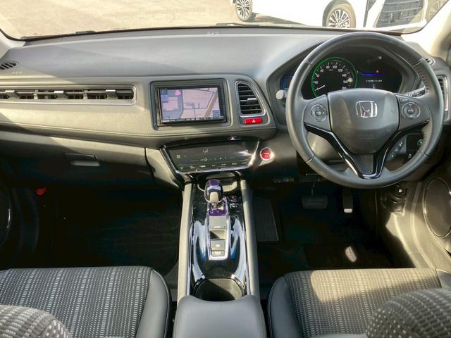 ヴェゼル ハイブリッドＺ　禁煙／あんしんパッケージ／クルコン／ナビＣＮ－Ｒ３００Ｄ／フルセグＴＶ／バックカメラ／ＥＴＣ／シートヒーター／ハーフレザー／ＬＥＤ／フォグ／パドルシフト／盗難防止／プッシュスタート／（3枚目）