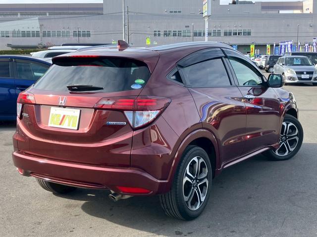 ヴェゼル ハイブリッドＺ　禁煙／あんしんパッケージ／クルコン／ナビＣＮ－Ｒ３００Ｄ／フルセグＴＶ／バックカメラ／ＥＴＣ／シートヒーター／ハーフレザー／ＬＥＤ／フォグ／パドルシフト／盗難防止／プッシュスタート／（4枚目）