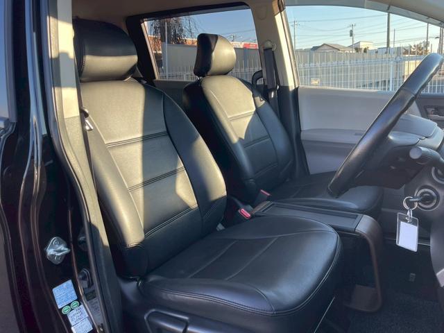 フリード Ｇ　エアロ　Ｌパッケージ　禁煙／７人乗り／メーカーナビ／フルセグＴＶ／バックカメラ／ＥＴＣ／キーレス／自動スライドドア／ＨＩＤ／盗難防止／マット／バイザー／黒革調シートカバー／純正１５キンチアルミ／エアロ／Ｒスポイラー（12枚目）