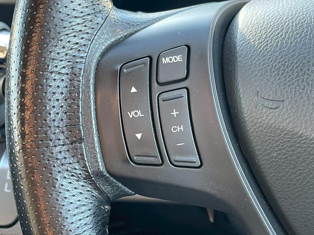 フリード Ｇ　エアロ　Ｌパッケージ　禁煙／７人乗り／メーカーナビ／フルセグＴＶ／バックカメラ／ＥＴＣ／キーレス／自動スライドドア／ＨＩＤ／盗難防止／マット／バイザー／黒革調シートカバー／純正１５キンチアルミ／エアロ／Ｒスポイラー（15枚目）