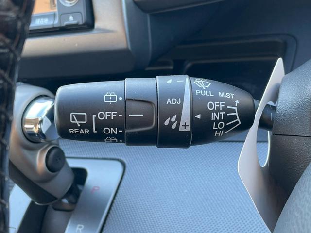 フリード Ｇ　エアロ　Ｌパッケージ　禁煙／７人乗り／メーカーナビ／フルセグＴＶ／バックカメラ／ＥＴＣ／キーレス／自動スライドドア／ＨＩＤ／盗難防止／マット／バイザー／黒革調シートカバー／純正１５キンチアルミ／エアロ／Ｒスポイラー（19枚目）