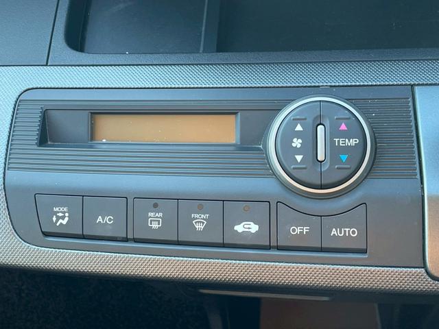 フリード Ｇ　エアロ　Ｌパッケージ　禁煙／７人乗り／メーカーナビ／フルセグＴＶ／バックカメラ／ＥＴＣ／キーレス／自動スライドドア／ＨＩＤ／盗難防止／マット／バイザー／黒革調シートカバー／純正１５キンチアルミ／エアロ／Ｒスポイラー（22枚目）