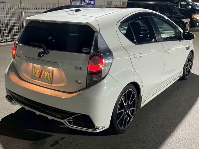 アクア Ｇ　Ｇ’ｓ　禁煙／メモリーナビＭＤＶ－Ｚ７００Ｗ／フルセグＴＶ／ＢＬＵＥＴＯＯＴＨ／ＥＴＣ／バックカメラ／２０２５年製タイヤ／純正１７インチアルミ／キーフリー／ハーフレザーシート／フォグ／記録簿／マット／バイザー（4枚目）