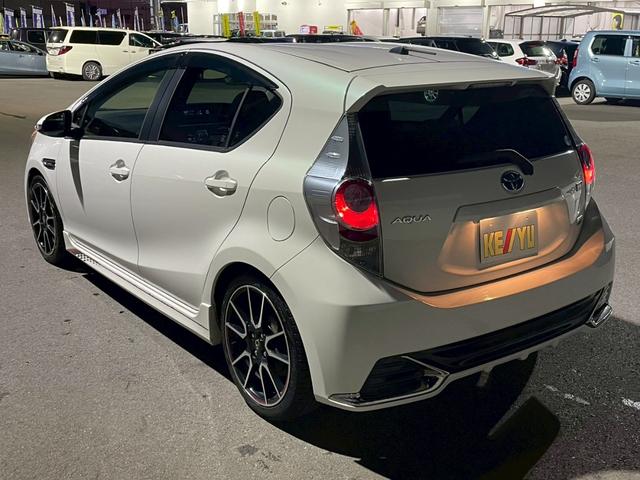 アクア Ｇ　Ｇ’ｓ　禁煙／メモリーナビＭＤＶ－Ｚ７００Ｗ／フルセグＴＶ／ＢＬＵＥＴＯＯＴＨ／ＥＴＣ／バックカメラ／２０２５年製タイヤ／純正１７インチアルミ／キーフリー／ハーフレザーシート／フォグ／記録簿／マット／バイザー（9枚目）