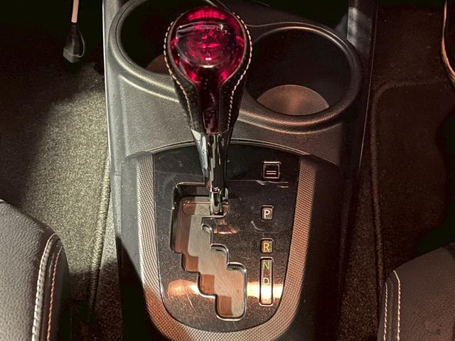 アクア Ｇ　Ｇ’ｓ　禁煙／メモリーナビＭＤＶ－Ｚ７００Ｗ／フルセグＴＶ／ＢＬＵＥＴＯＯＴＨ／ＥＴＣ／バックカメラ／２０２５年製タイヤ／純正１７インチアルミ／キーフリー／ハーフレザーシート／フォグ／記録簿／マット／バイザー（20枚目）