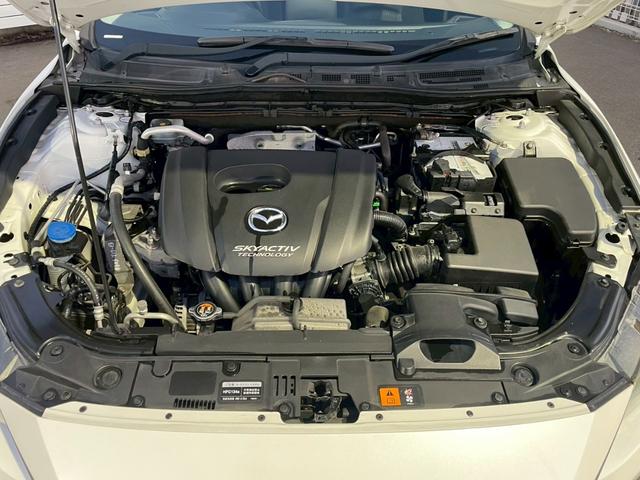 アクセラスポーツ １５Ｓ　禁煙／Ｉ－ＡＣＴＩＶＳＥＮＳＥ／８．８インチナビ／バックカメラ／ＥＴＣ／ＡＵＸ／ＵＳＢ／オートエアコン／クルコン／ＨＩＤ／スペアキー／２０２１年製タイヤ／ＢＳＭ／純正１６インチアルミ（33枚目）