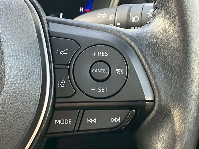 カローラクロス ハイブリッド　Ｚ　禁煙／トヨタセーフティセンス／８インチナビ／ＵＳＢ／オートエアコン／２０２２年製タイヤ／ルーフレール／電動シート／シートヒーター／ＬＥＤ／フォグ／記録簿／マット／バイザー／記録簿／保証書／ＥＴＣ／（16枚目）