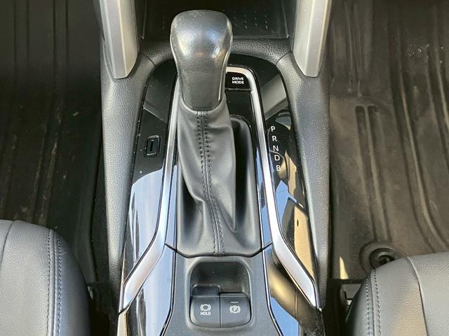 カローラクロス ハイブリッド　Ｚ　禁煙／トヨタセーフティセンス／８インチナビ／ＵＳＢ／オートエアコン／２０２２年製タイヤ／ルーフレール／電動シート／シートヒーター／ＬＥＤ／フォグ／記録簿／マット／バイザー／記録簿／保証書／ＥＴＣ／（23枚目）