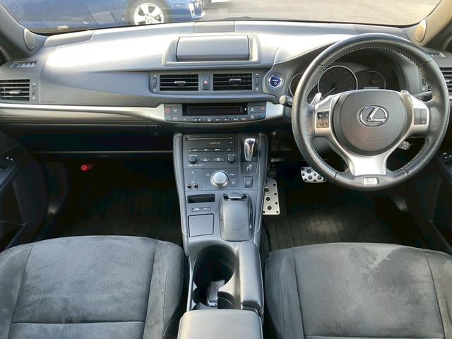 禁煙／プリクラッシュセーフティ／メーカーナビ／フルセグＴＶ／ＣＤ／ＤＶＤ／ＥＴＣ／バックカメラ／ＢＬＵＥＴＯＯＴＨ／２０２３年製タイヤ／クルコン／シートヒータ／ＬＥＤ／フォグ／パドルシフト／スペアキー