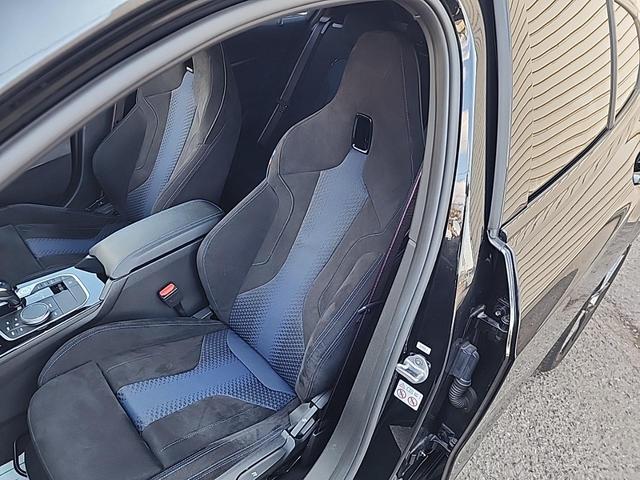 １シリーズ １１８ｉ　Ｍスポーツ　ＭスポーツプラスＰ　ＭブレーキＭシート　ＡＣＣ　ワイヤレスＣタッチナビ専用１８ＡＷ専用リアスポイラー　アンビエントＬＥＤコンフォート　ブラックグリルＮＥＷ！タイヤ４本交換済です。（42枚目）