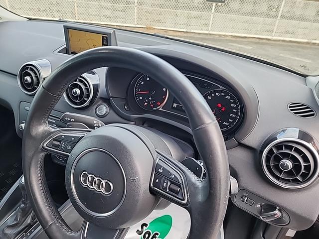 Ａ１スポーツバック １．４ＴＦＳＩ　スポーツＰＫＧ　純正ナビ　ＴＶ　キセノンヘッドライト　スマートキー　プッシュスタート　ＥＴＣ　コントラストルーフ（16枚目）