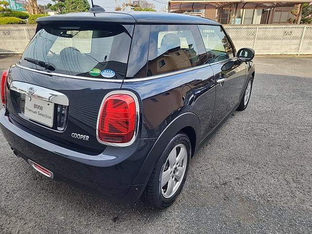 ＭＩＮＩ クーパー　純正ナビ　バックカメラ　ＬＥＤヘッドライト　ユニオンジャックテール　コーナーセンサー　アイドリングストップ　フォグランプ　純正１５インチアルミ　純正ＥＴＣ　前後ドラレコ　走行１３０００キロ！（8枚目）