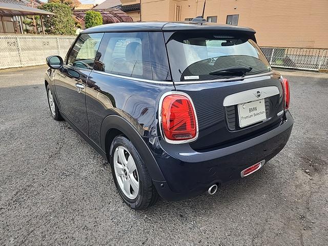 ＭＩＮＩ クーパー　純正ナビ　バックカメラ　ＬＥＤヘッドライト　ユニオンジャックテール　コーナーセンサー　アイドリングストップ　フォグランプ　純正１５インチアルミ　純正ＥＴＣ　前後ドラレコ　走行１３０００キロ！（9枚目）