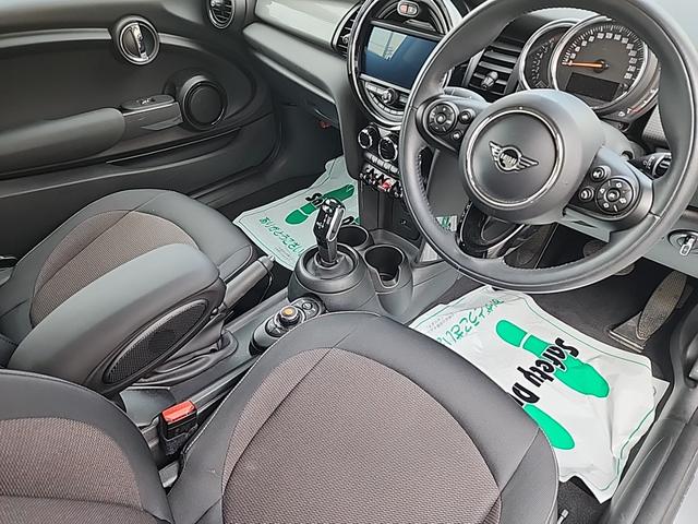 ＭＩＮＩ クーパー　純正ナビ　バックカメラ　ＬＥＤヘッドライト　ユニオンジャックテール　コーナーセンサー　アイドリングストップ　フォグランプ　純正１５インチアルミ　純正ＥＴＣ　前後ドラレコ　走行１３０００キロ！（11枚目）