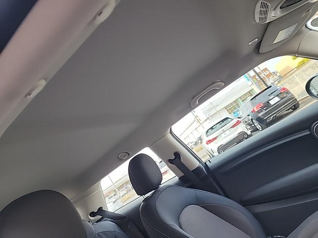 ＭＩＮＩ クーパー　純正ナビ　バックカメラ　ＬＥＤヘッドライト　ユニオンジャックテール　コーナーセンサー　アイドリングストップ　フォグランプ　純正１５インチアルミ　純正ＥＴＣ　前後ドラレコ　走行１３０００キロ！（12枚目）