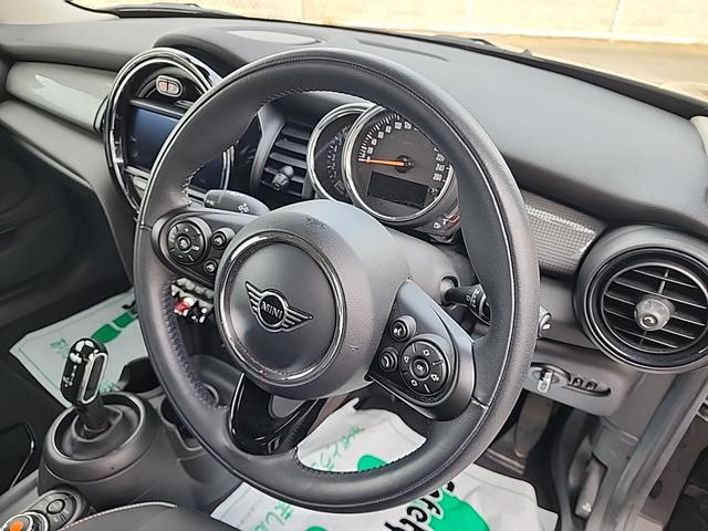 ＭＩＮＩ クーパー　純正ナビ　バックカメラ　ＬＥＤヘッドライト　ユニオンジャックテール　コーナーセンサー　アイドリングストップ　フォグランプ　純正１５インチアルミ　純正ＥＴＣ　前後ドラレコ　走行１３０００キロ！（16枚目）