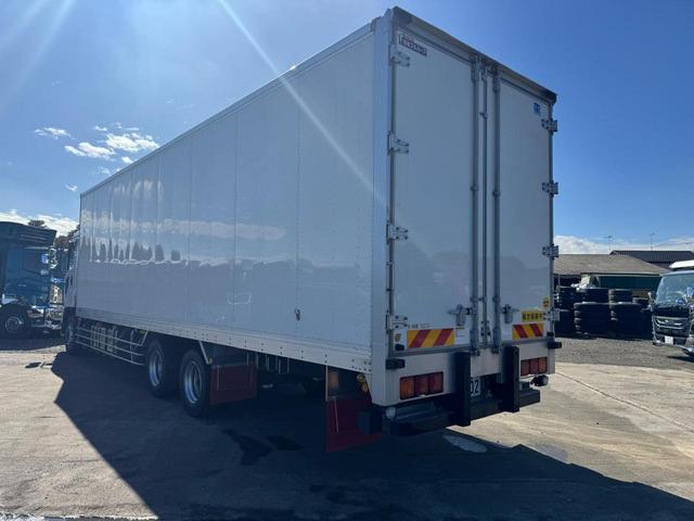 ギガ 　２ＰＧ－ＣＸＹ７７ＤＪ　ＡＣ　ＰＳ　ＰＷ　エアバッグ　ベッド付き　バックカメラ　（ＲＯＣ－１）（2枚目）