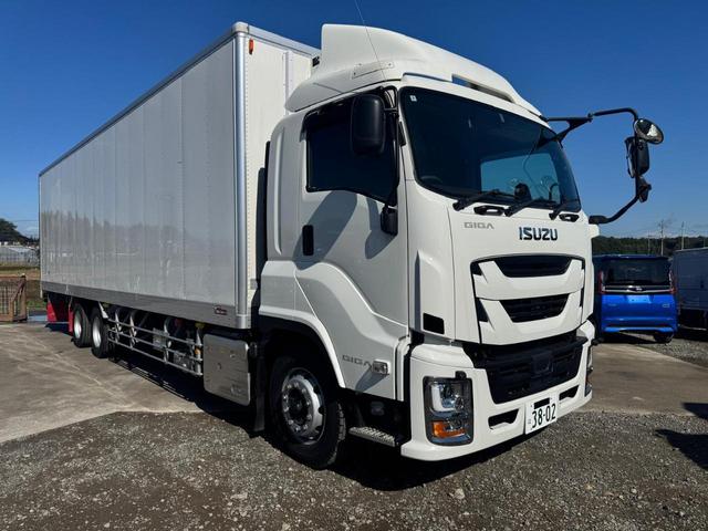 ギガ 　２ＰＧ－ＣＸＹ７７ＤＪ　ＡＣ　ＰＳ　ＰＷ　エアバッグ　ベッド付き　バックカメラ　（ＲＯＣ－１）（3枚目）