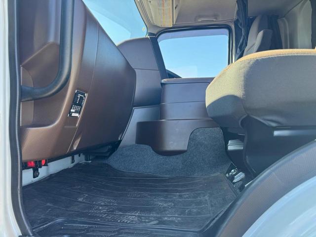 ギガ 　２ＰＧ－ＣＸＹ７７ＤＪ　ＡＣ　ＰＳ　ＰＷ　エアバッグ　ベッド付き　バックカメラ　（ＲＯＣ－１）（19枚目）