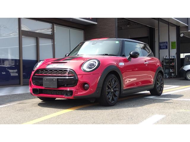 ＭＩＮＩ クーパーＳ　クーパーＳ（４名）　ＬＥＤヘットライト　パワーステアリング　ナビ付き　ＡＡＣ　アクティブクルーズＣ　パワーウィンドウ　横滑り防止機能　スマキー　ＥＴＣ付き　ＨＤＤナビ　盗難防止（6枚目）