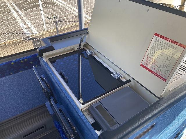 エアロエース 　三菱　中型　観光バス　２９人（16枚目）