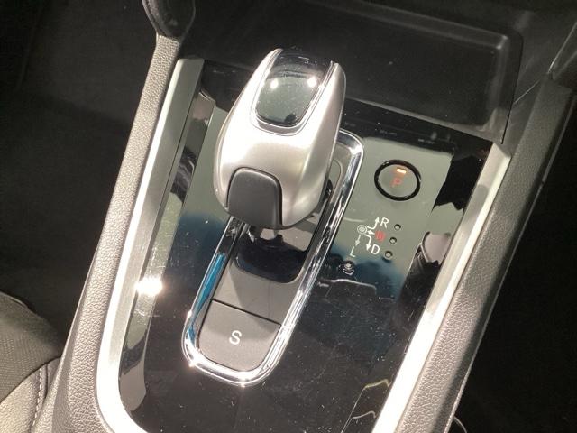 シャトル ハイブリッドＸホンダセンシング　純正メモリーナビ　ドラレコ　ＥＴＣ　ホンダセンシング　シートヒーター　バックカメラ　フルセグ　オートクルーズコントロール　ＤＶＤ再生　アイドリングストップ　衝突防止システム　ＬＥＤヘッドランプ　ＡＢＳ（25枚目）
