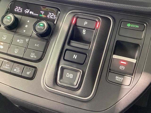 ステップワゴン ｅ：ＨＥＶエアーＥＸ　当社デモカー　純正メモリーナビ　全周囲カメラ　ドラレコ　ＥＴＣ　ホンダセンシング　シートヒーター　電動リアゲート　バックカメラ　両側電動スライドドア　アルミホイール　３列シート　ウォークスルー　ＡＢＳ（29枚目）